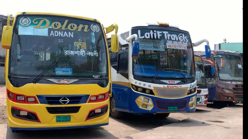 রাজশাহী-ঢাকা রুটে হঠাৎ বাস বন্ধ, চরম ভোগান্তিতে যাত্রী; আজ ডিসি কার্যালয়ে জরুরি বৈঠক