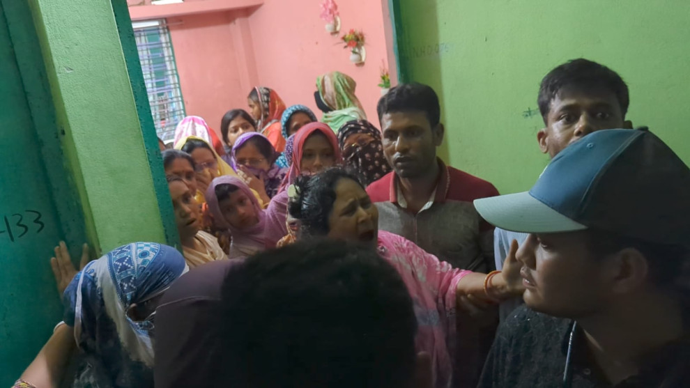 ‘সিকদার ভিলা’ থেকে দুই সন্তানের জননীর ঝুলন্ত মরদেহ উদ্ধার: একই বাসায় বারবার আত্মহত্যা নিয়ে রহস্য