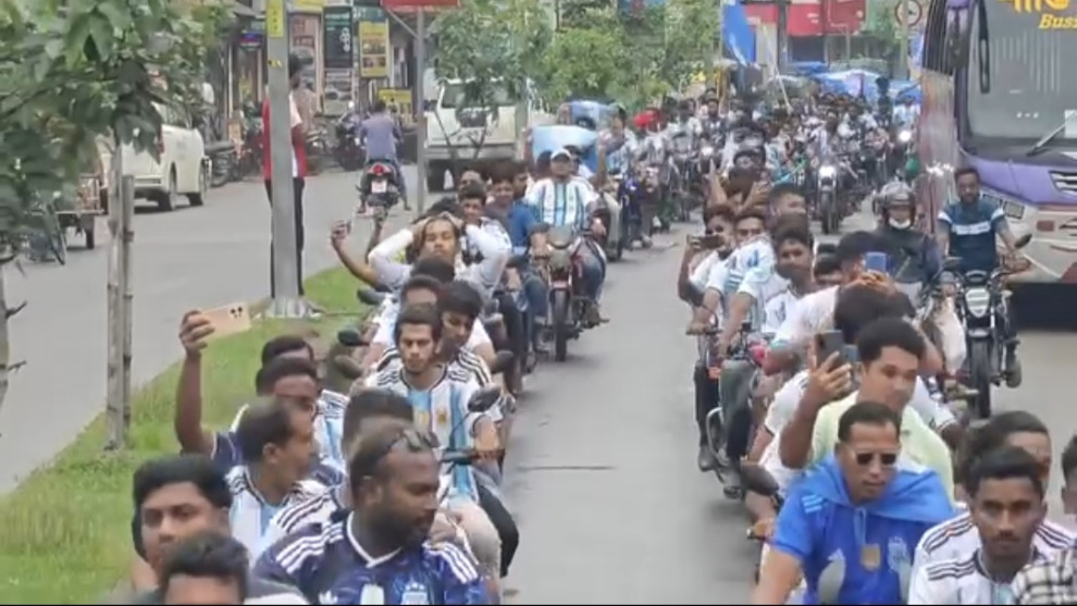 খাগড়াছড়িতে আর্জেন্টিনা সমর্থকদের বর্ণাঢ্য র‌্যালি