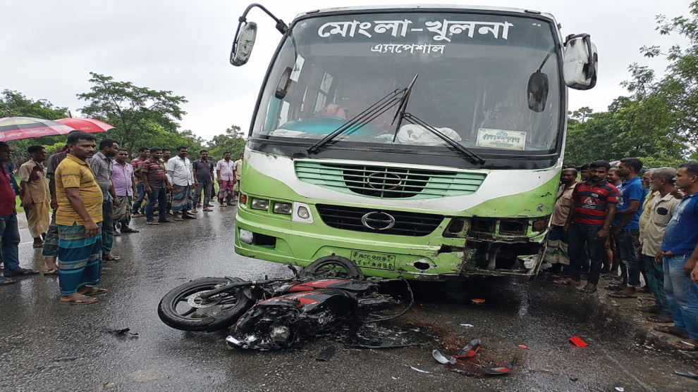 ভাগাবাজারে বাসের ধাক্কায় মোটরসাইকেল আরোহীর মর্মান্তিক মৃত্যু