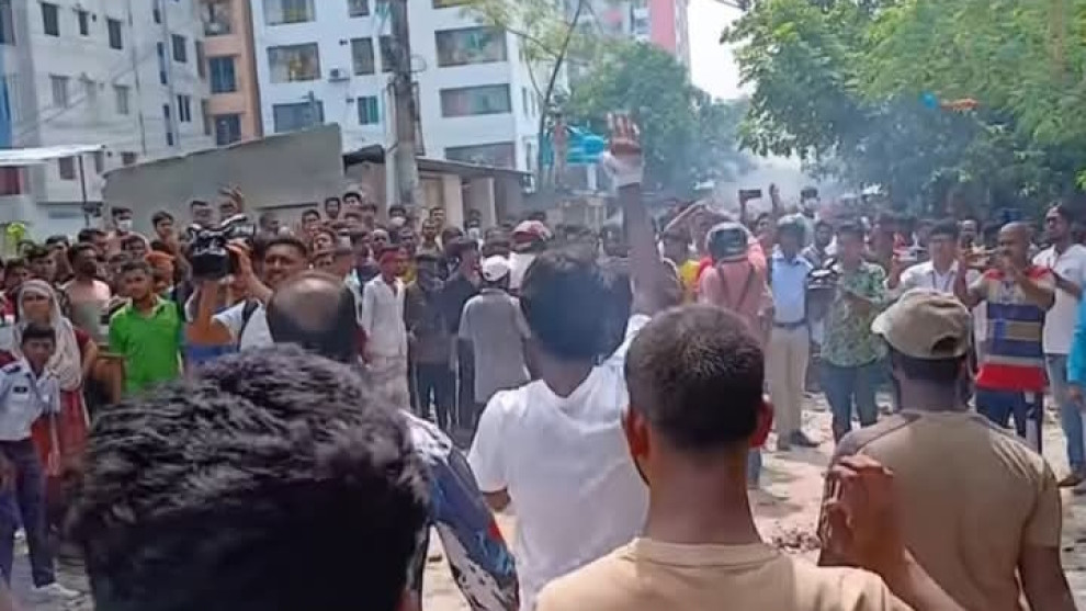 খুলনায় মোজগুন্নী বাস্তুুহারা কলনীতে উচ্ছেদ অভিযান, আহত ৩০