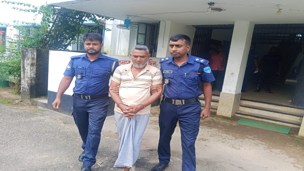 বোয়ালখালী বাজারে মানসিক ভারসাম্যহীন যুবকের হাতে পাহাড়ি শিক্ষার্থী স্পর্শ – অভিযুক্তকারী আটক