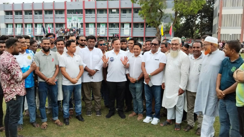 কোটচাঁদপুরে গণ সংযোগ করলেন ব্যারিস্টার কাজল