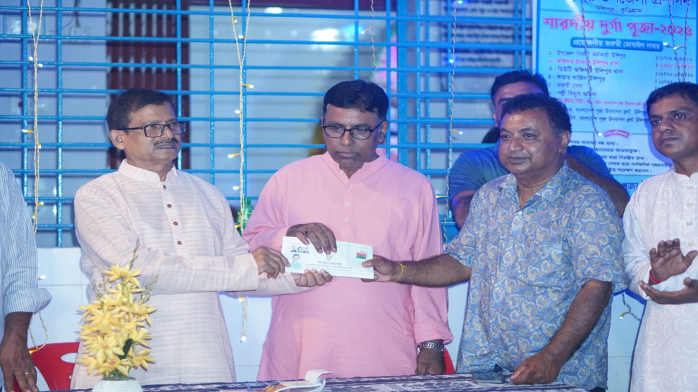 কুড়িগ্রামে ১০৭ টি পূজা মন্ডপে তারেক রহমানের শুভেচ্ছা  অনুদান প্রদান