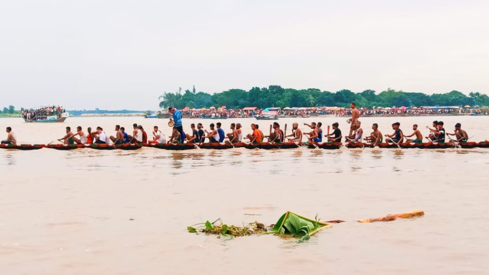 মহম্মদপুর  ঐতিহ্যবাহী নৌকাবাইচ ও গ্রামীণ মেলা অনুষ্ঠিত