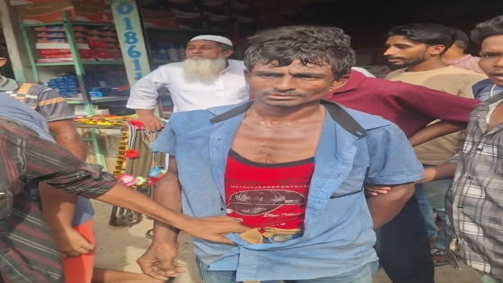 নোয়াখালীর কোম্পানীগঞ্জ উপজেলায় একটি ব্যাটারিচালিত অটোরিকশা চু/রির সময় এক ব্যক্তিকে হাতেনাতে আ-ট-ক করেছে স্থানীয় জনতা