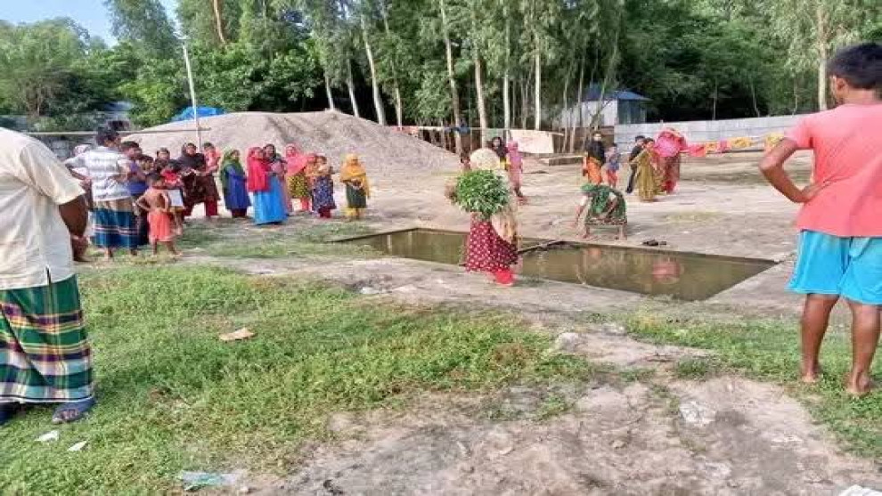 কুড়িগ্রামের চিলমারী নদীবন্দরে অরক্ষিত হাউজ, প্রাণ গেলো তিন বছরের শিশুর