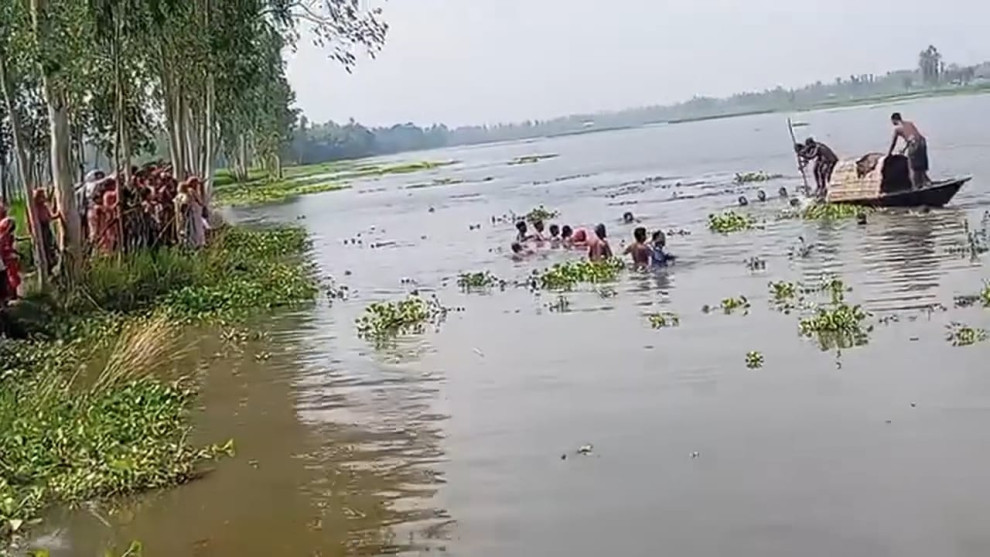 কুড়িগ্রামে শাপলা তুলতে গিয়ে নৌকা থেকে পড়ে প্রাণ গেলো শিশুর