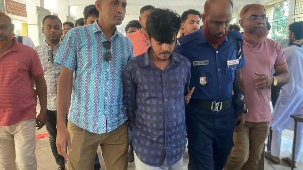 ইবিতে ক্লাস করতে এসে নিষিদ্ধ ছাত্রলীগের সহ-সম্পাদক আটক