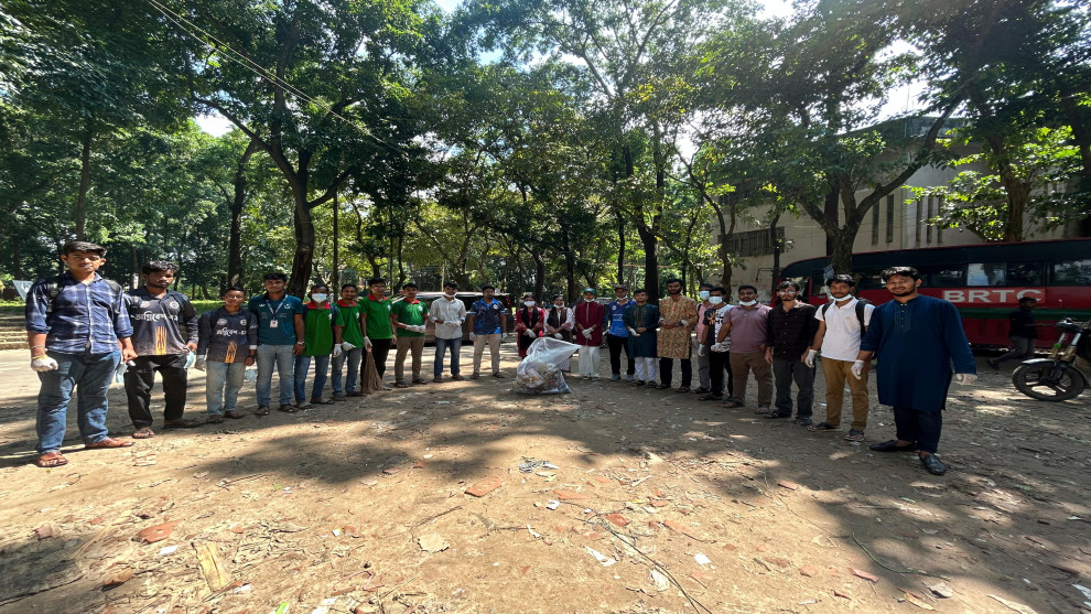 চবি গ্রীন ভয়েসের উদ্যোগে ক্যাম্পাসে পরিষ্কার-পরিচ্ছন্নতা অভিযান