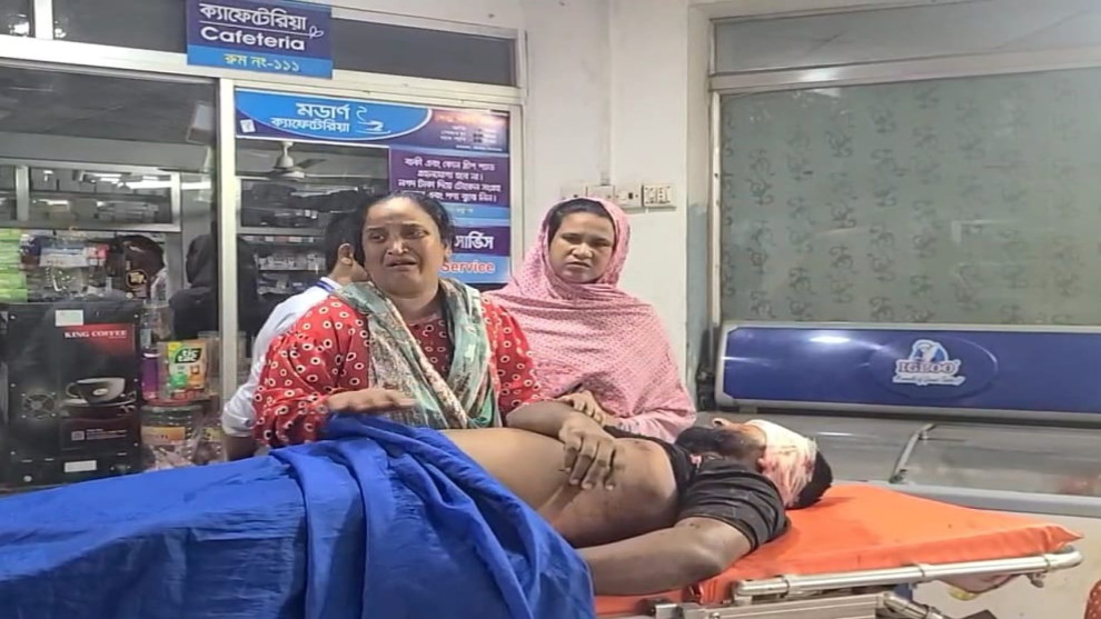 ভাড়া নিয়ে বাকবিতণ্ডা, তাকওয়া পরিবহনের হেলপার-কন্টাকটরের হামলায় যাত্রীর মৃত্যু  প্রাণ গেল ইলিয়াসের, এক আসামি গ্রেফতার