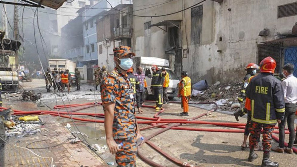 মিরপুরে রাসায়নিক গুদামের আগুন নেভাতে কয়েকদিন লাগতে পারে: ফায়ার সার্ভিস মহাপরিচালক