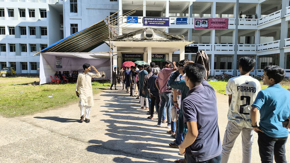 চাকসু ও হল সংসদ নির্বাচন শুরু: এক ভোটারের ৪০ ভোট, কঠোর নিরাপত্তা বলয়