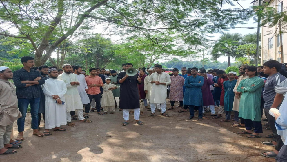 ১৩ বছরের শিশুকে ধর্ষণের প্রতিবাদে কুবিতে বিক্ষোভ মিছিল