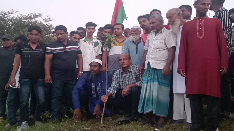 ঝিনাইদহে ধানের শীষের পক্ষে গণসংযোগ ও বৃক্ষরোপণ কর্মসূচি উদ্বোধন করলেন সাবেক ছাত্রনেতা আসাদুজ্জামান আসাদ