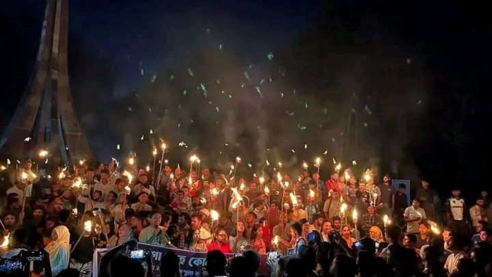 তিস্তা মহাপরিকল্পনার বাস্তবায়নে চট্টগ্রাম বিশ্ববিদ্যালয়ে মানববন্ধন ও মশাল মিছিল
