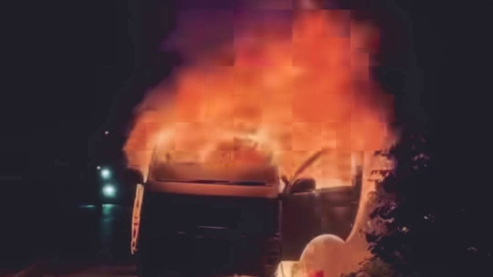 গাজীপুরে চলন্ত অ্যাম্বুলেন্সে আগুন