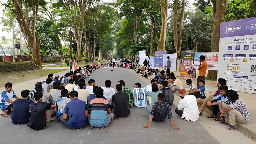 রাবিতে চিকিৎসা মনোবিজ্ঞান শিক্ষার্থীদের টানা আন্দোলন: সভাপতির অপসারণ দাবিতে উত্তপ্ত বিভাগ