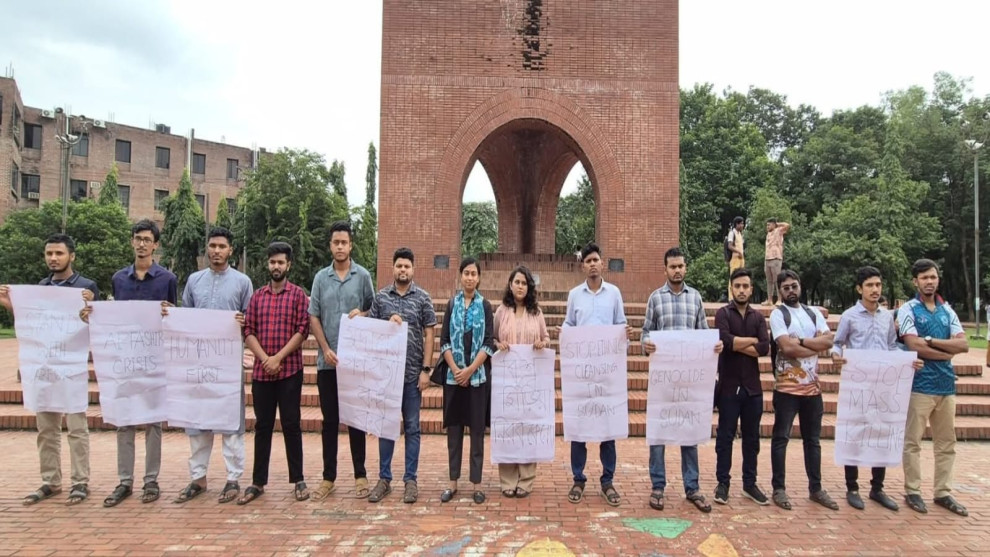 সুদানে চালমান গণহত্যার প্রতিবাদে জাবি ছাত্রশক্তির অবস্থান কর্মসূচি