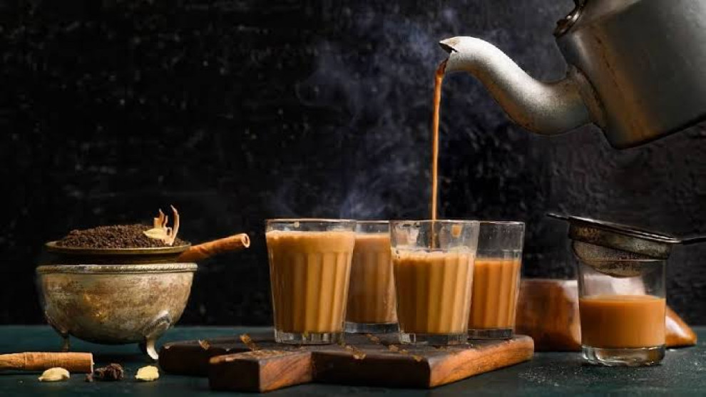 শীতে বন্ধুদের আড্ডা কি ধোঁয়া ওঠা এক কাপ চা ছাড়া  জমে?