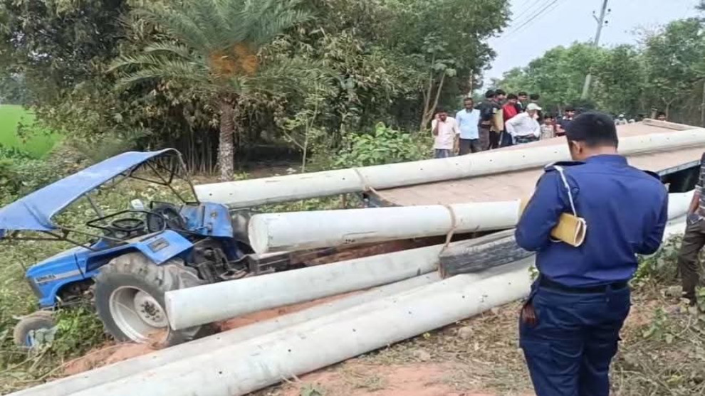 কোটচাঁদপুরে ট্রাক্টর-মোটরসাইকেল মুখোমুখি সংঘর্ষ