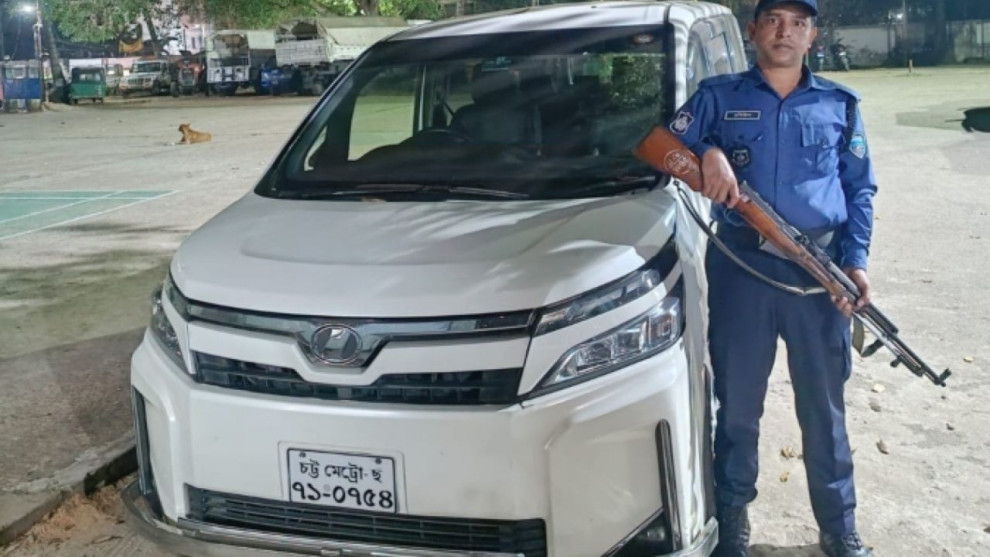 রাঙ্গামাটিতে কোতয়ালী থানার অভিযানে চুরির মামলার দুই আসামি গ্রেফতার, উদ্ধার মাইক্রোবাস