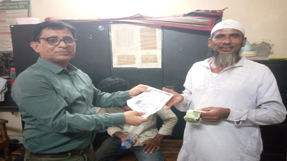 হারিয়ে যাওয়া টাকা ফিরে পেয়ে আনন্দিত আব্দুল আউয়াল