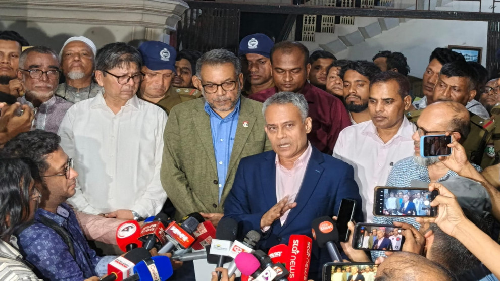 ‎সরকার এখনই এগোচ্ছে না, পরিবেশ ক্ষতিগ্রস্ত হলে প্রকল্প গ্রহণ নয় স্টেকহোল্ডারদের সঙ্গে আলোচনার ইঙ্গিত