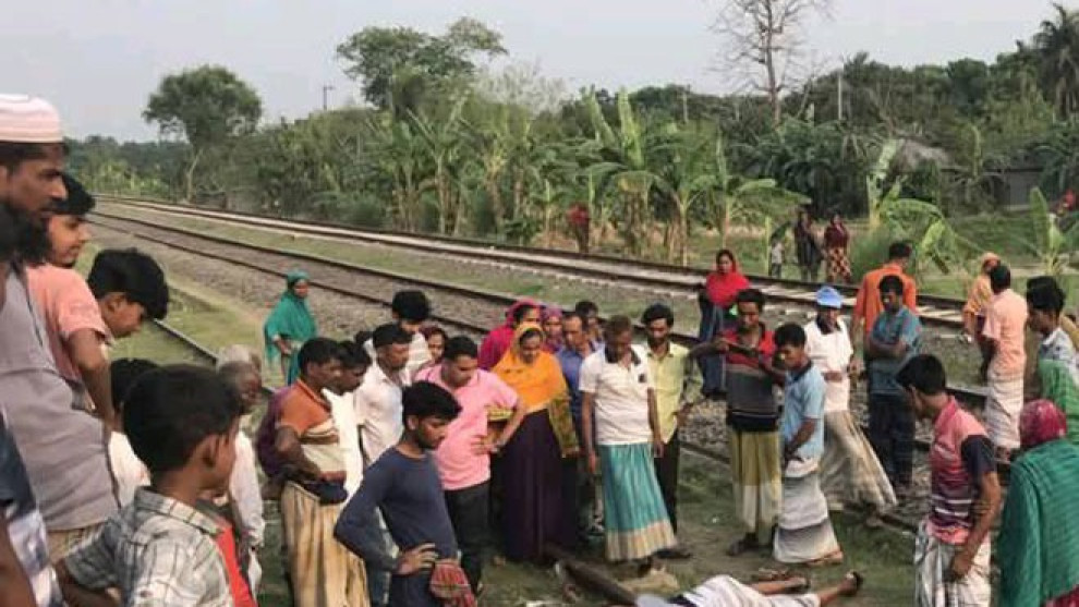 চারঘাটে পৃথক ঘটনায় ট্রেনে কাটা পড়ে নারীসহ নিহত ২