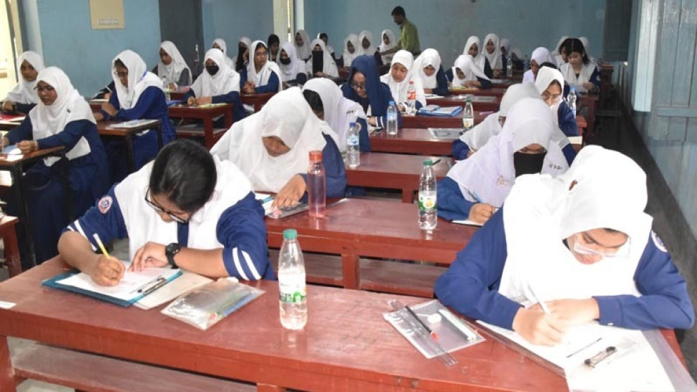 রাজশাহী বোর্ডে ৯৯% উপস্থিতিতে নিয়ে শুরু এসএসসি পরিক্ষা ২০২৬