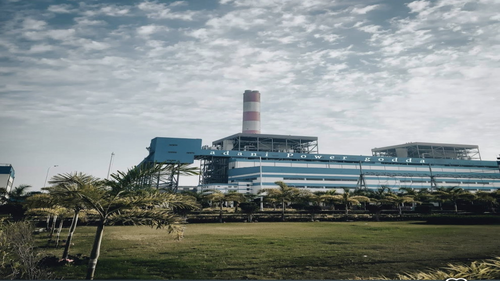 দেশব্যাপী লোডশেডিংয়ের মাঝে আরো বড় দুঃসংবাদ দিল আদানি