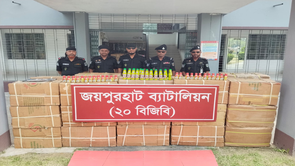 যৌথ অভিযানে বিপুল পরিমাণ অবৈধ উত্তেজক সিরাপ উদ্ধার, কেউ গ্রেপ্তার নয়