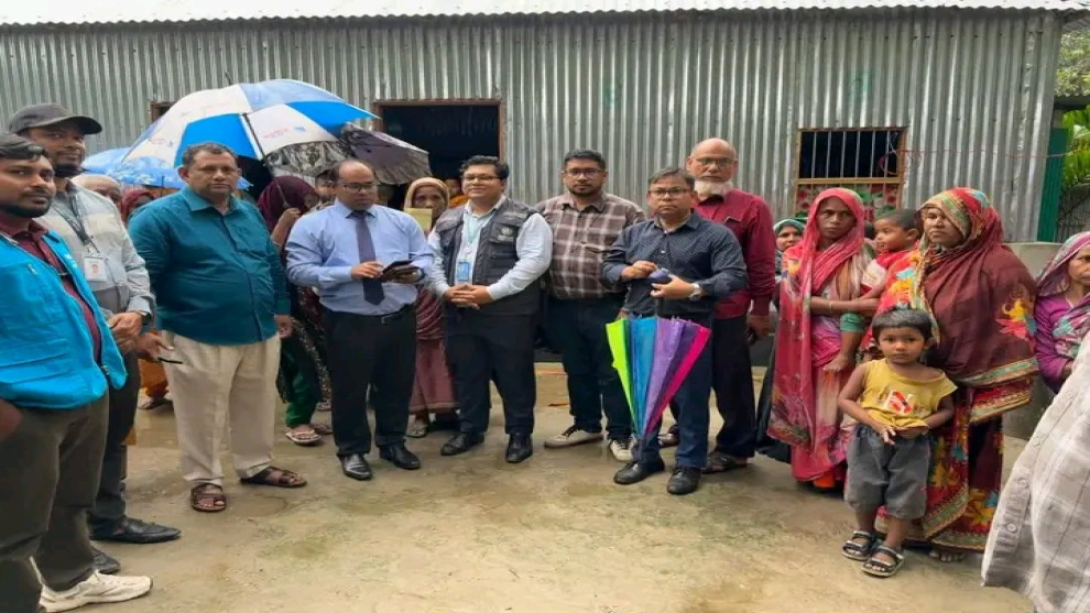 সিভিল সার্জনের মাঠ পর্যায়ে হাম-রুবেলার অস্থায়ী কেন্দ্র পরির্দশন