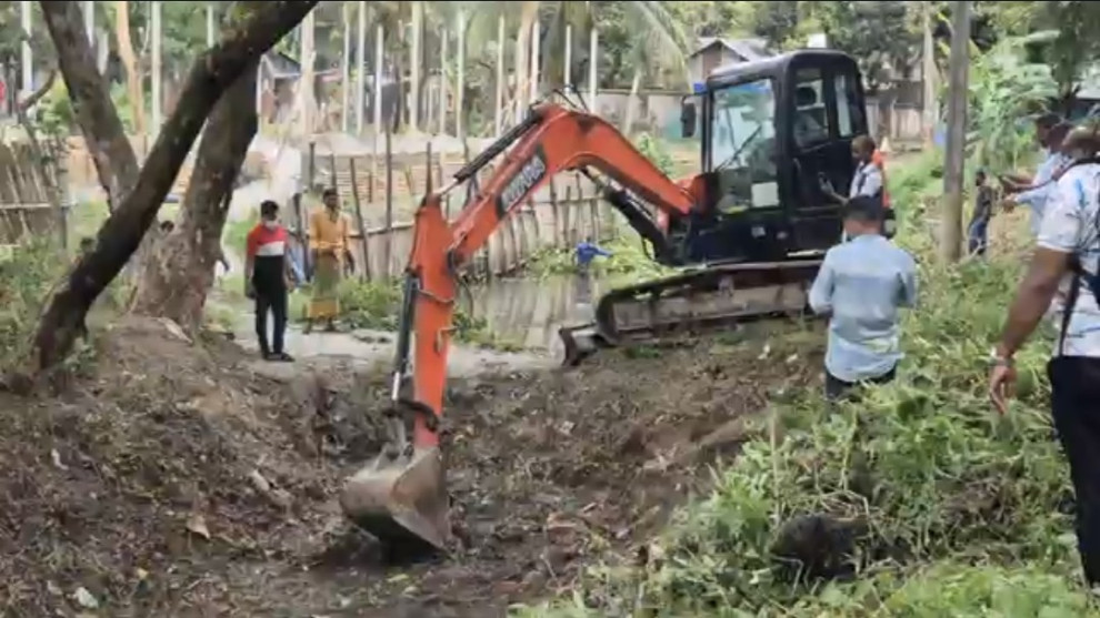 ডেঙ্গু প্রতিরোধে খাল পরিস্কার কর্মসূচি উদ্বোধন