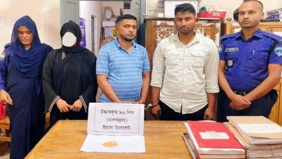 রিসোর্টে ইয়াবা আসর: ম্যানেজারসহ আটক ৩