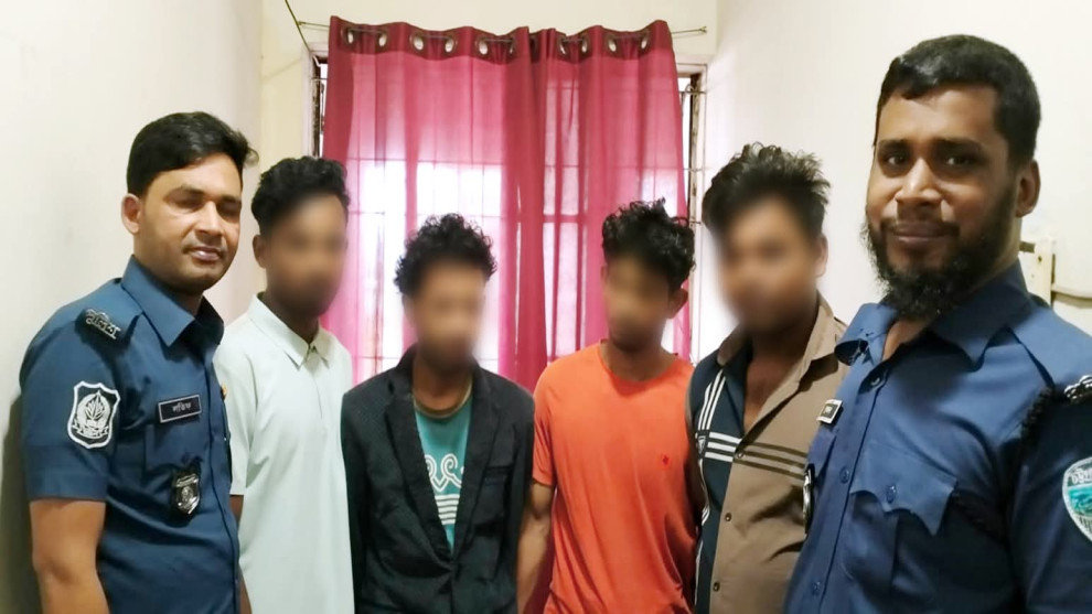 কোতয়ালী থানার বিশেষ অভিযানে মাদকসেবী ০৪ জন আসামী গ্রেফতার