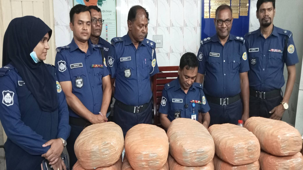 তালাবদ্ধ বাসা থেকে ৩০ কেজি গাঁজা জব্দ