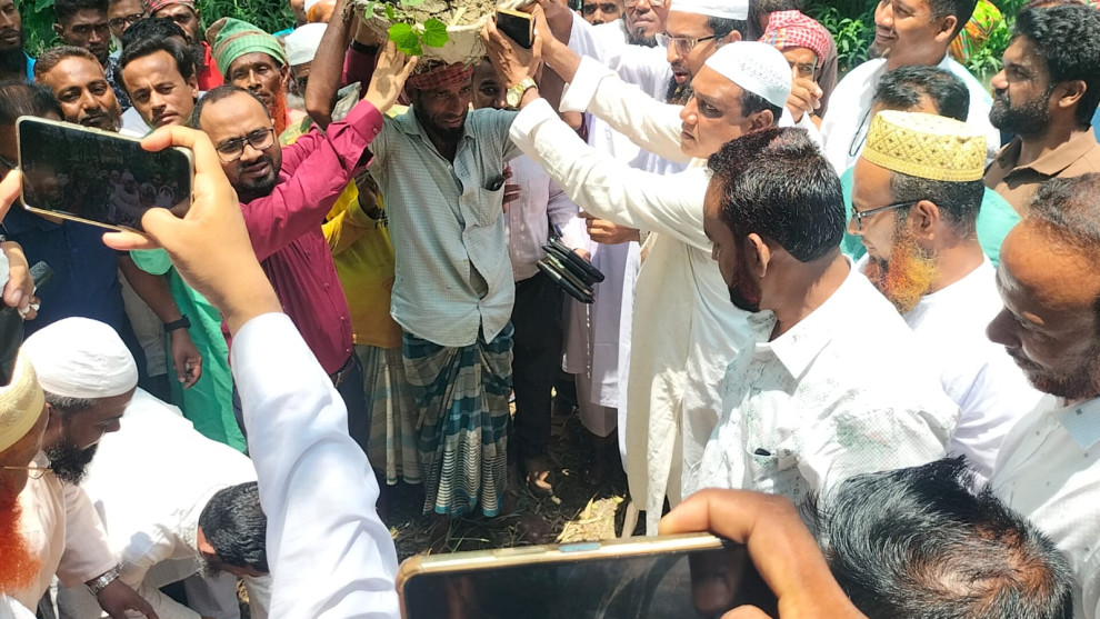 আমতলীতে খাল খনন কাজের উদ্ধোধন