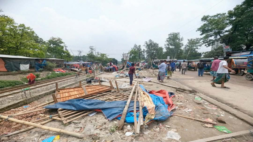 কালিয়াকৈর রেলওয়ে জমি অবৈধ দখল:  ভ্রাম্যমান আদালতে উচ্ছেদ অভিযান
