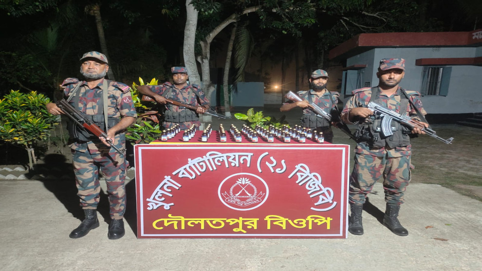 বিজিবির অভিযানে ৬০ বোতল ভারতীয় উইনিক্স সিরাপ উদ্ধার