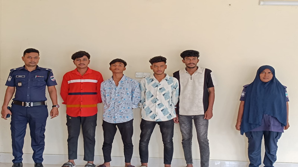এসএসসি পরীক্ষার্থীদের ইভটিজিং ও মারধর: কিশোর গ্যাংয়ের চার সদস্য গ্রেফতার