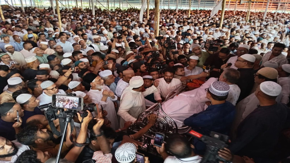 ‎অশ্রু, ভালোবাসা আর জনতার ঢলে শেষ বিদায় চট্টগ্রাম কাঁদালো ইঞ্জিনিয়ার মোশাররফ হোসেনকে