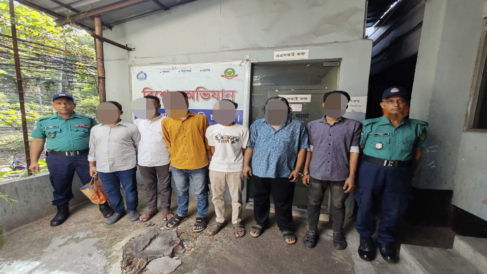 ইঞ্জিনিয়ার মোশাররফ হোসেনের জানাজার পর নগরীতে বিক্ষোভ মিছিল, দুই থানায় ২৫ জন গ্রেফতার