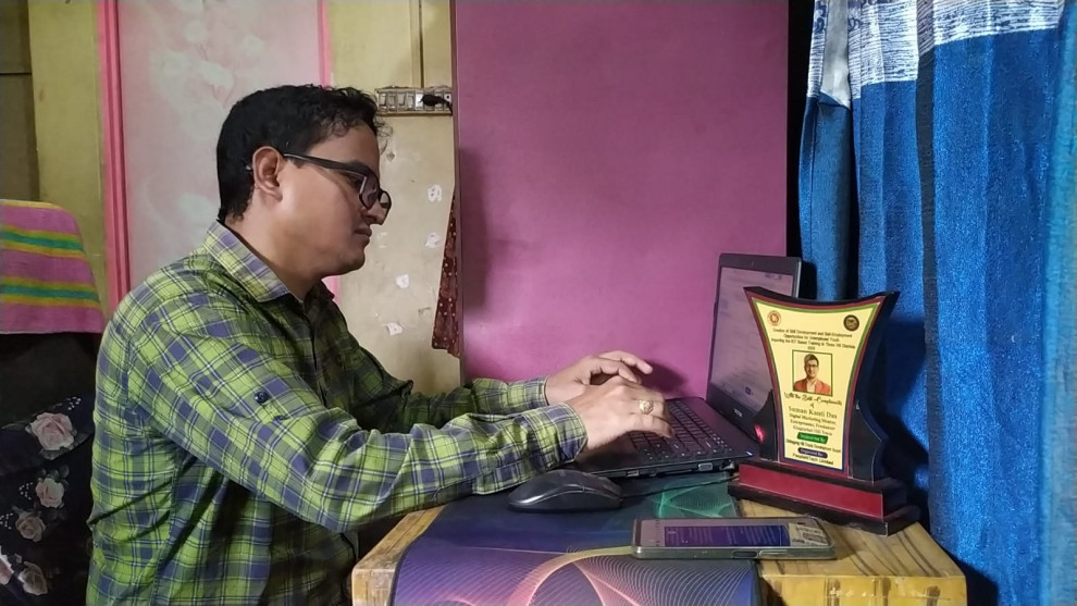 বৈদেশিক ক্লায়েন্টের কাজ করে ঘুরে দাঁড়িয়েছেন সুমন কান্তি দাশ