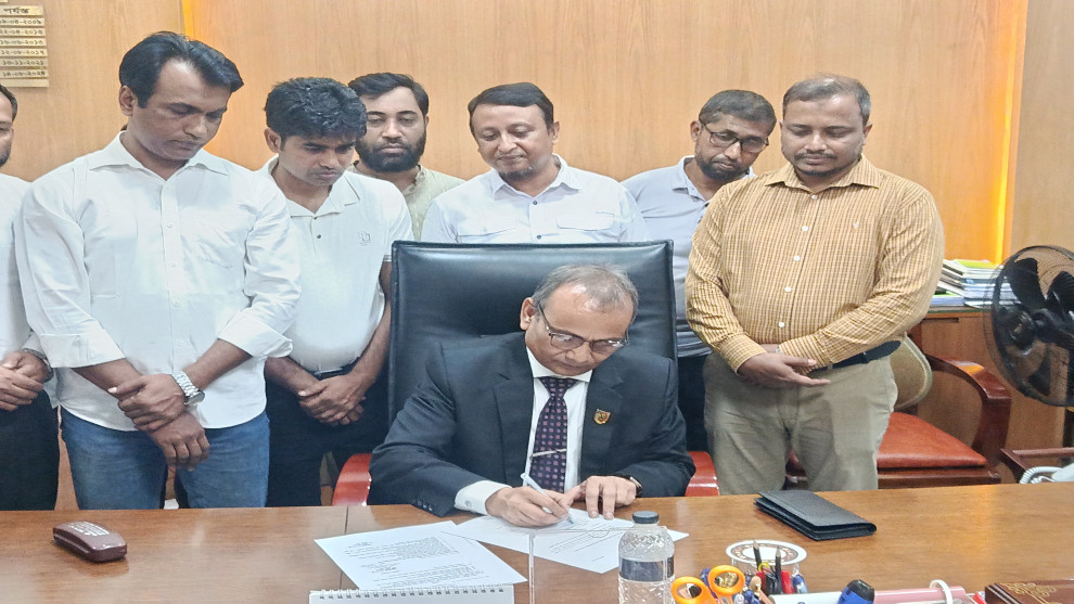 আনুষ্ঠানিকভাবে দায়িত্ব গ্রহণ করলেন নজরুল বিশ্ববিদ্যালয়ের নতুন উপাচার্য