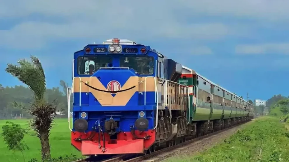 ট্রেনে ঈদযাত্রার শেষ দিনের অগ্রিম টিকিট বিক্রি