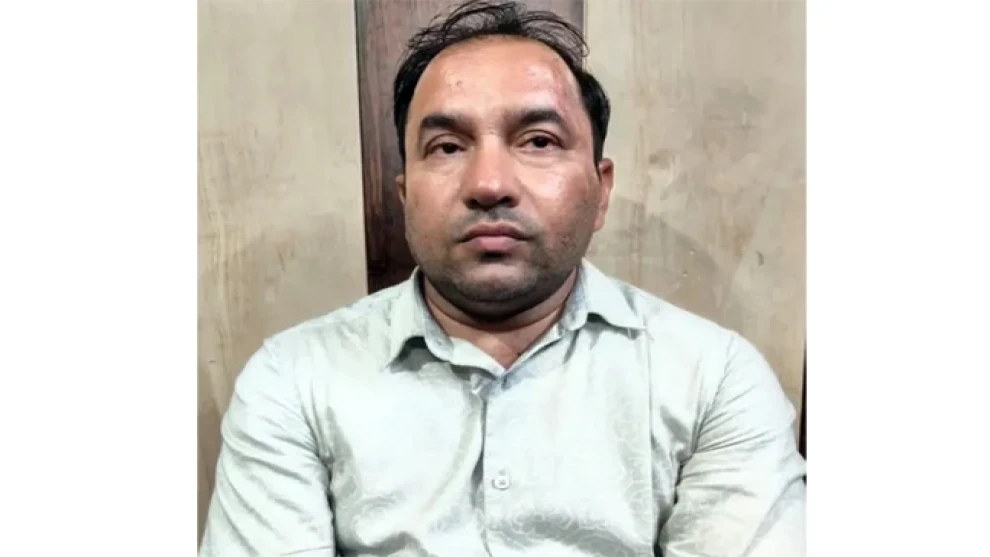 'তোমার জন্য প্রশ্ন জোগাড় করেছি',  ছাত্রীকে বিশ্ববিদ্যালয় শিক্ষক