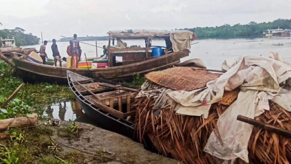 সুন্দরবনে আবারও বনদস্যুর তাণ্ডব, ট্রলারসহ ১২ জেলে অপহরণ- আতঙ্কে উপকূলবাসী