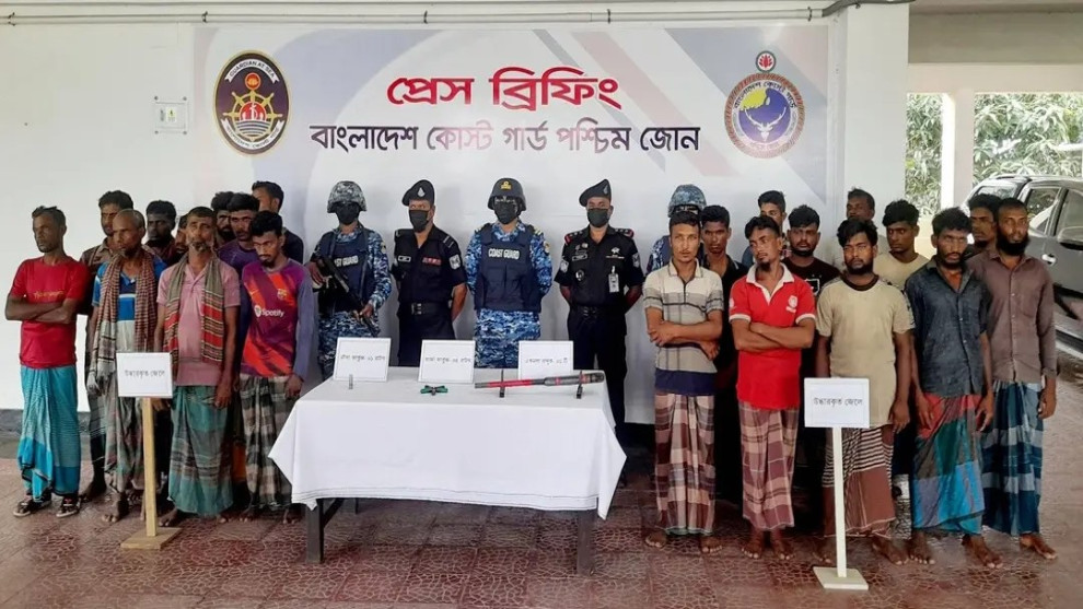 সুন্দরবনে বনদস্যুদের হাত থেকে ২১ জেলেকে উদ্ধার করল কোস্ট গার্ড