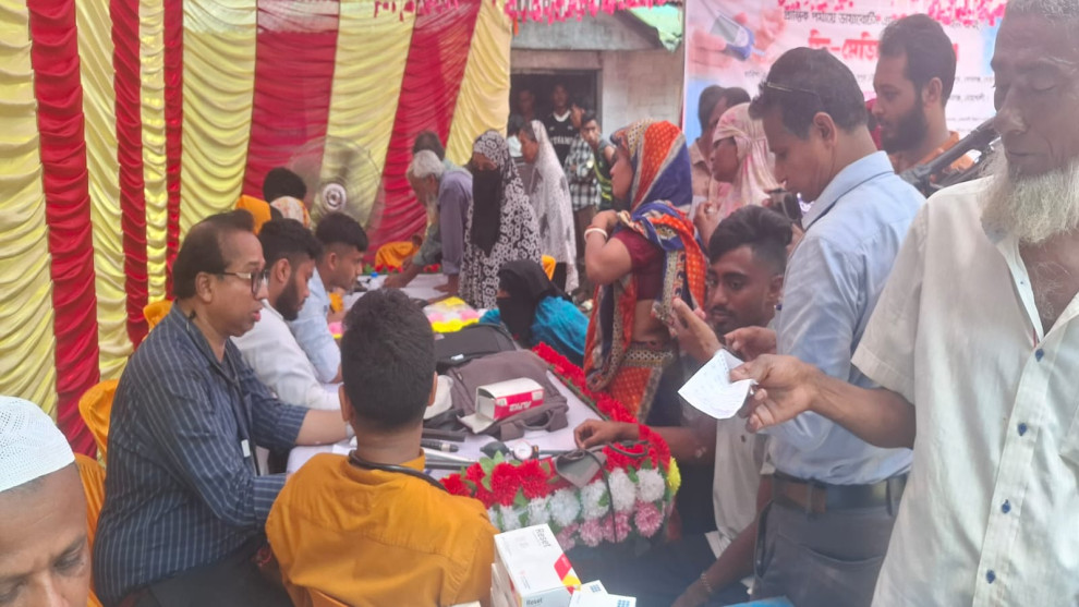 স্বাস্থ্যসেবার অনন্য দৃষ্টান্ত, বিনামূল্যে চিকিৎসা পেলেন শতাধিক পরিবার
